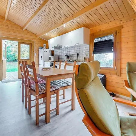 2 Bedroom Awesome In Chenac-saint-seurin-d' Сasa de vacaciones *