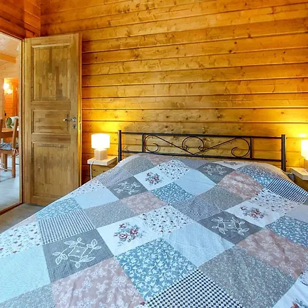 2 Bedroom Lovely In Chenac-saint-seurin-d' Holiday home Saint-Seurin-d'Uzet