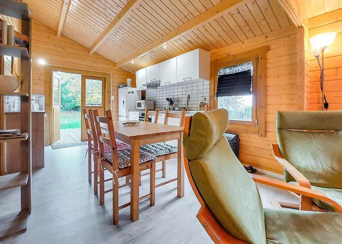 2 Bedroom Awesome In Chenac-saint-seurin-d' Сasa de vacaciones *