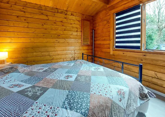 Сasa de vacaciones 2 Bedroom Awesome In Chenac-saint-seurin-d' Saint-Seurin-d'Uzet