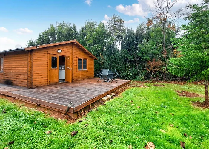 Сasa de vacaciones 2 Bedroom Awesome In Chenac-saint-seurin-d' Saint-Seurin-d'Uzet