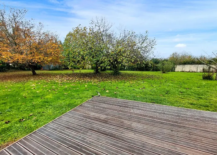 Сasa de vacaciones 2 Bedroom Awesome In Chenac-saint-seurin-d' *