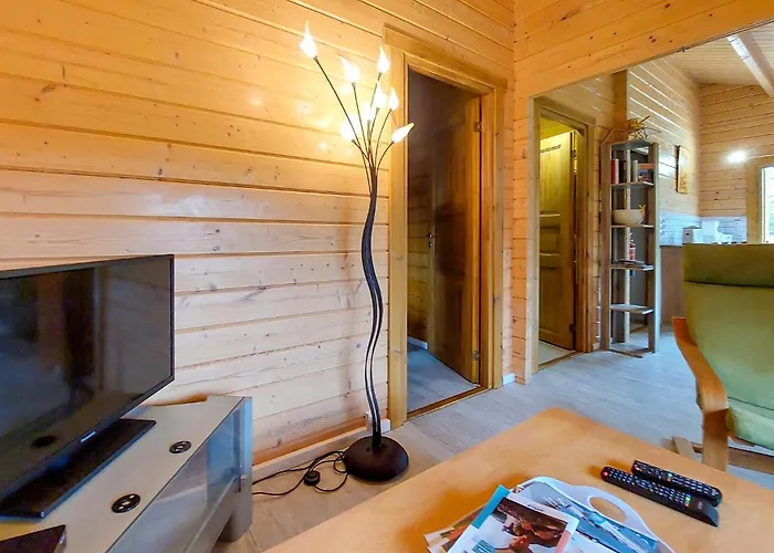 Сasa de vacaciones 2 Bedroom Awesome In Chenac-saint-seurin-d'