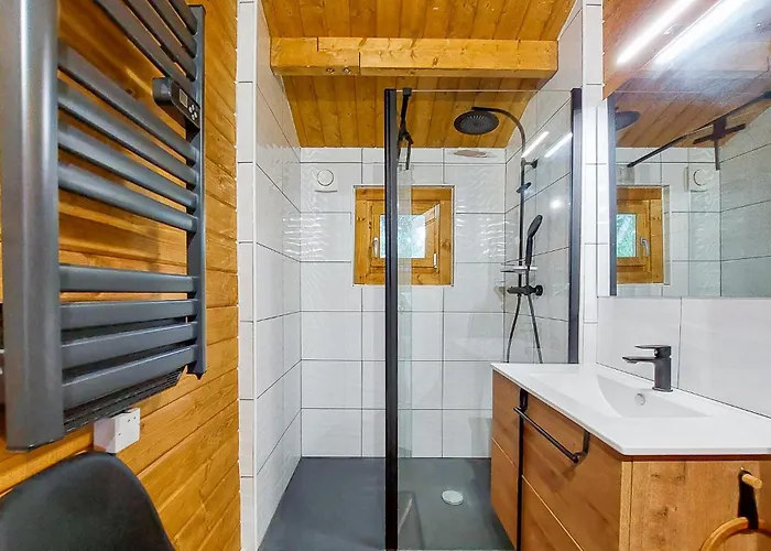 Сasa de vacaciones 2 Bedroom Awesome In Chenac-saint-seurin-d'