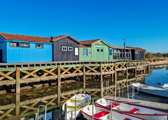 2 Bedroom Awesome In Chenac-saint-seurin-d' Сasa de vacaciones