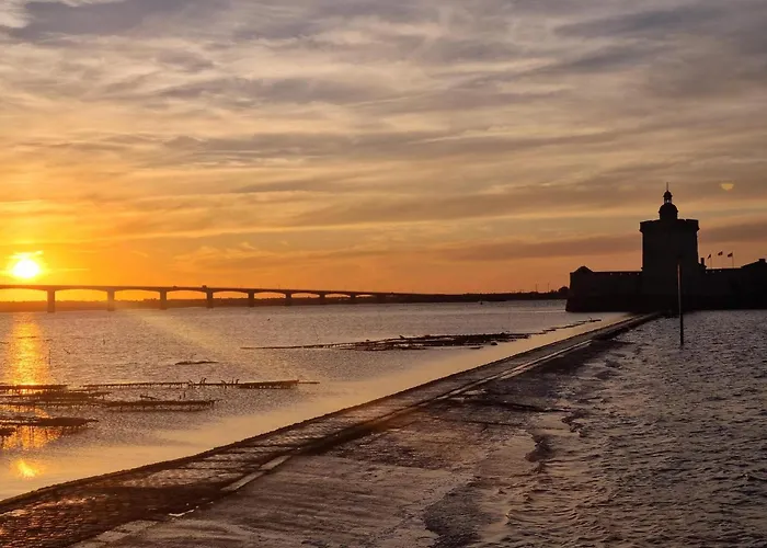 Сasa de vacaciones 2 Bedroom Awesome In Chenac-saint-seurin-d'