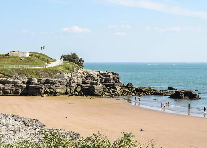 2 Bedroom Awesome In Chenac-saint-seurin-d'